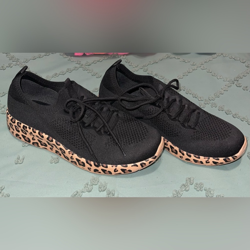 Black/animal print shoes